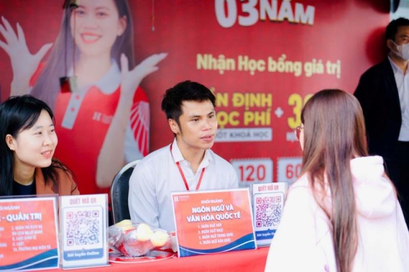 HIU công bố ngưỡng bảo đảm chất lượng đầu vào nhóm ngành sức khỏe 2025 - Ảnh 3.