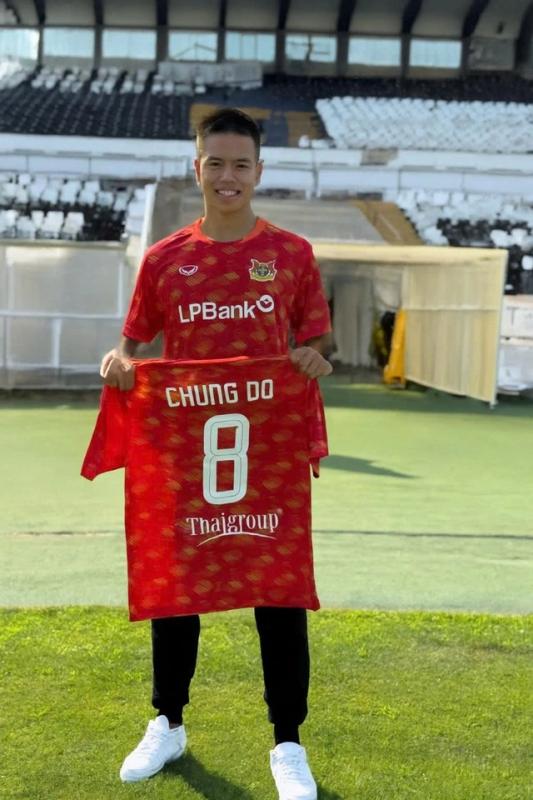 Đỗ Nguyễn Thành Chung đã có mặt ở Ninh Bình: 'Tương lai đang chờ đợi tôi ở Việt Nam'- Ảnh 2. Đỗ Nguyễn Thành Chung đã có mặt ở Ninh Bình: 'Tương lai đang chờ đợi tôi ở Việt Nam'- Ảnh 2.