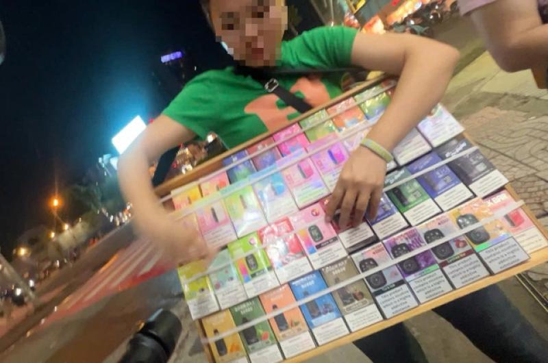 Thâm nhập ổ bán chất gây nghiện: 'Quầy' thuốc lá điện tử di động - Ảnh 5.