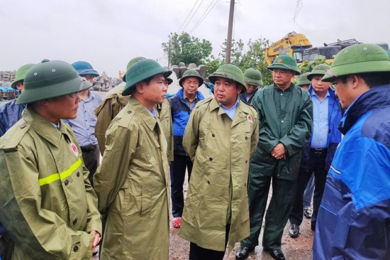 Quyền Bộ trưởng Bộ NN - MT kiểm tra ứng phó bão Wipha tại Ninh Bình - Ảnh 1. Quyền Bộ trưởng Bộ NN - MT kiểm tra ứng phó bão Wipha tại Ninh Bình - Ảnh 1.