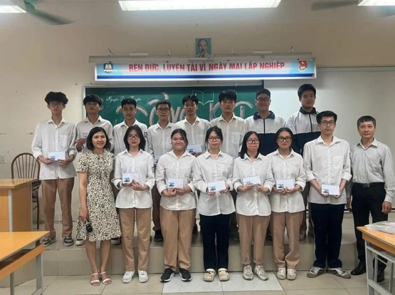 Thủ khoa khối A00 không dùng điện thoại, không thích mạng xã hội - Ảnh 3.