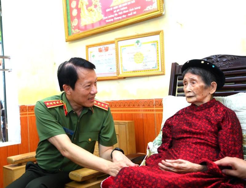 Hy sinh vì cuộc sống bình yên trong ngày thương binh liệt sĩ 27 . 7 - Ảnh 2. Hy sinh vì cuộc sống bình yên trong ngày thương binh liệt sĩ 27 . 7 - Ảnh 2.