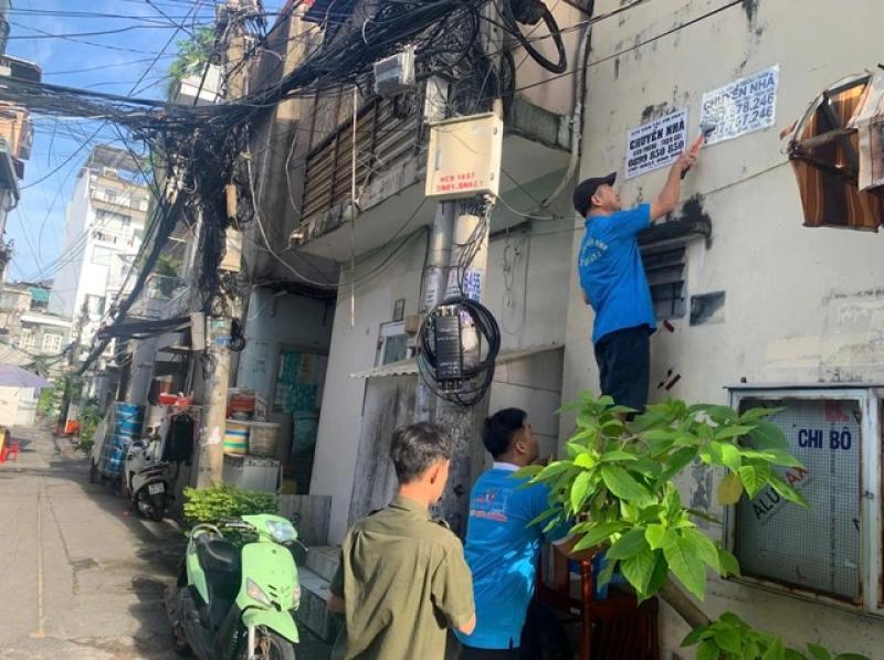 Công an TP.HCM 'gõ cửa từng nhà' tháo lồng sắt và trấn áp tội phạm- Ảnh 9. Công an TP.HCM 'gõ cửa từng nhà' tháo lồng sắt và trấn áp tội phạm- Ảnh 9.