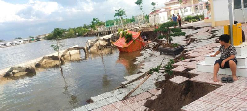 Cà Mau: Sạt lở lan rộng, áp lực dồn lên công tác phòng chống thiên tai - Ảnh 1.