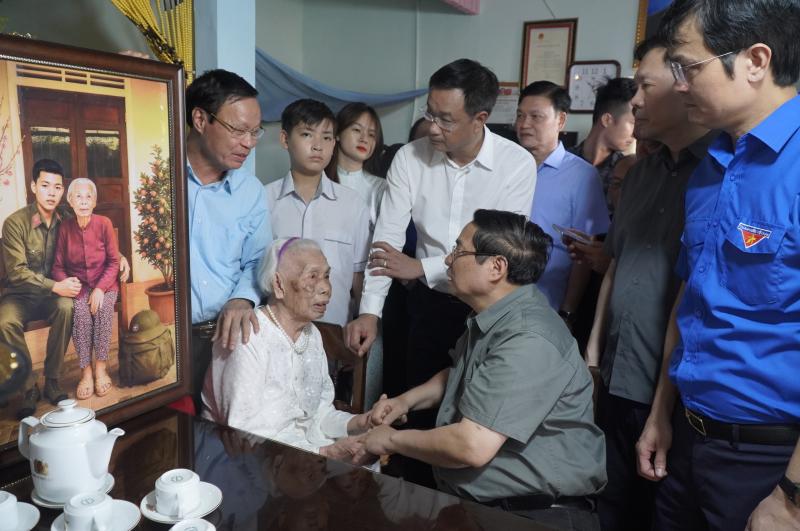 Mẹ VNAH bật khóc khi nhìn thấy con trai liệt sĩ đc phục dựng bằng AI - Ảnh 4.