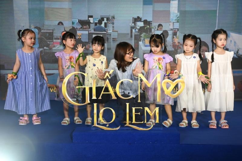 100 bé gái lần đầu 'lột xác' trên sàn diễn tại ngày hội Giấc Mơ Lọ Lem- Ảnh 6. 100 bé gái lần đầu 'lột xác' trên sàn diễn tại ngày hội Giấc Mơ Lọ Lem- Ảnh 6.