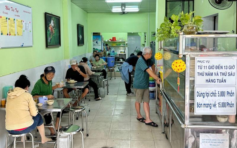 Phường mới ở TP.HCM: Thương sao những quán ăn bán giá 'gì kỳ' - Ảnh 7.