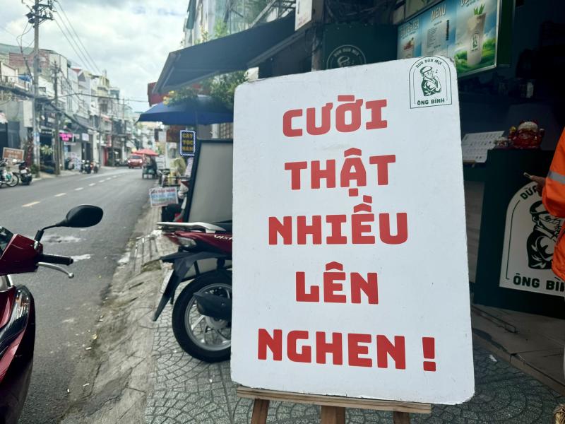 Bảng hiệu dễ thương ở quán cà phê, tiệm tóc TP.HCM: Ai đi ngang cũng mỉm cười - Ảnh 1.
