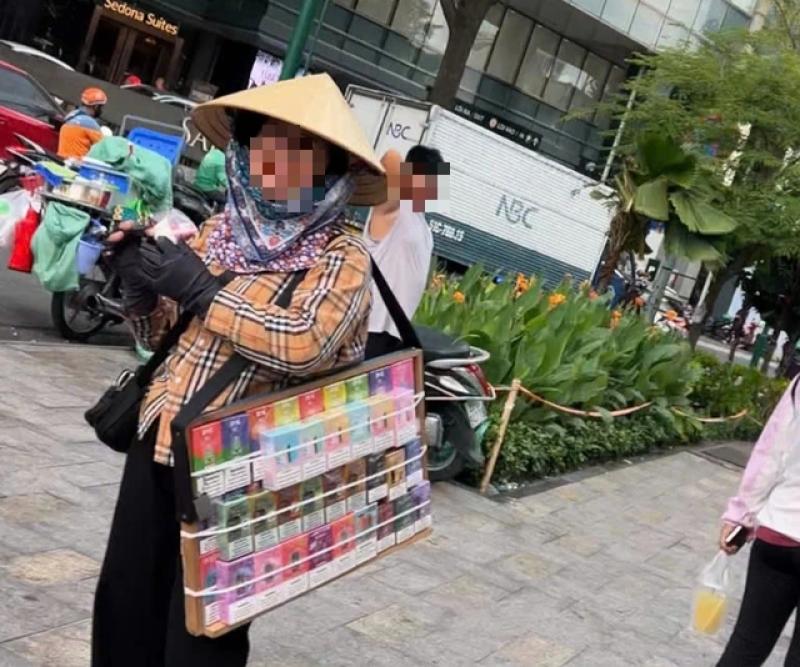 Thâm nhập ổ bán chất gây nghiện: 'Quầy' thuốc lá điện tử di động - Ảnh 7.