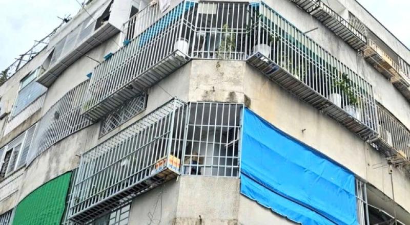 Tháo dỡ 'chuồng cọp' tại cư xá Độc Lập sau vụ cháy khiến 8 người tử vong- Ảnh 2. Tháo dỡ 'chuồng cọp' tại cư xá Độc Lập sau vụ cháy khiến 8 người tử vong- Ảnh 2.