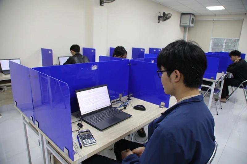 Rào cản lớn nhất trong thi cử trên máy tính là sự công bằng - Ảnh 1. Rào cản lớn nhất trong thi cử trên máy tính là sự công bằng - Ảnh 1.