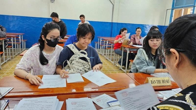 Tuyển sinh lớp 10: Trường tốp đầu hay tốp sau đều thiếu học sinh - Ảnh 1.