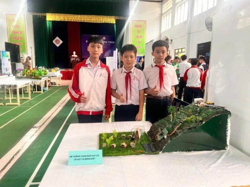 Học sinh chế tạo thiết bị cảnh báo thiên tai - Ảnh 1.
