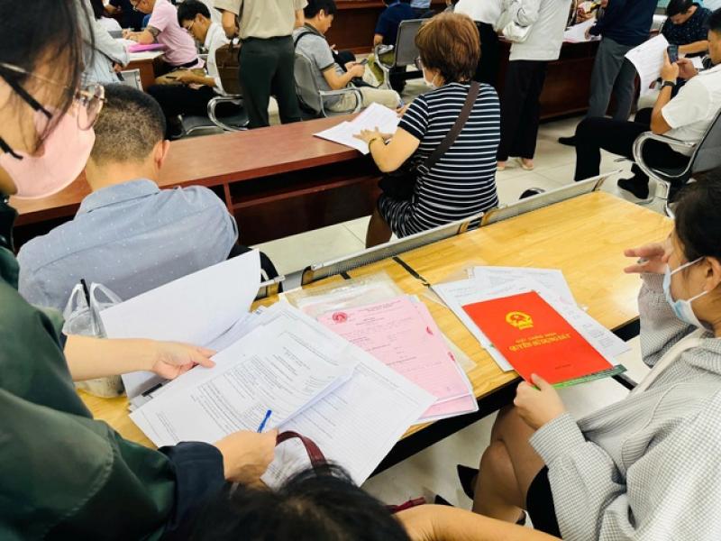 Bất động sản, chứng khoán 'choáng' vì thuế- Ảnh 2. Bất động sản, chứng khoán 'choáng' vì thuế- Ảnh 2.