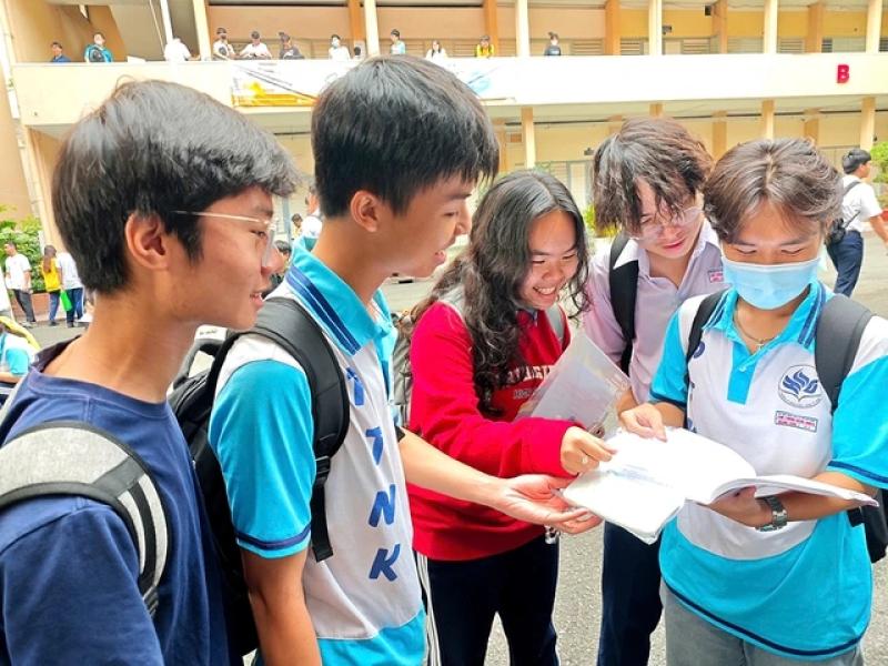 Thưởng điểm IELTS cho thí sinh trong xét tuyển ĐH năm 2025: Cơ hội mới - Ảnh 1. Thưởng điểm IELTS cho thí sinh trong xét tuyển ĐH năm 2025: Cơ hội mới - Ảnh 1.