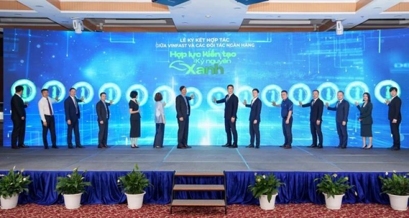 Liên minh ngân hàng 'tung' gói vay chưa từng có để người dân thủ đô đổi xe điện- Ảnh 1.
