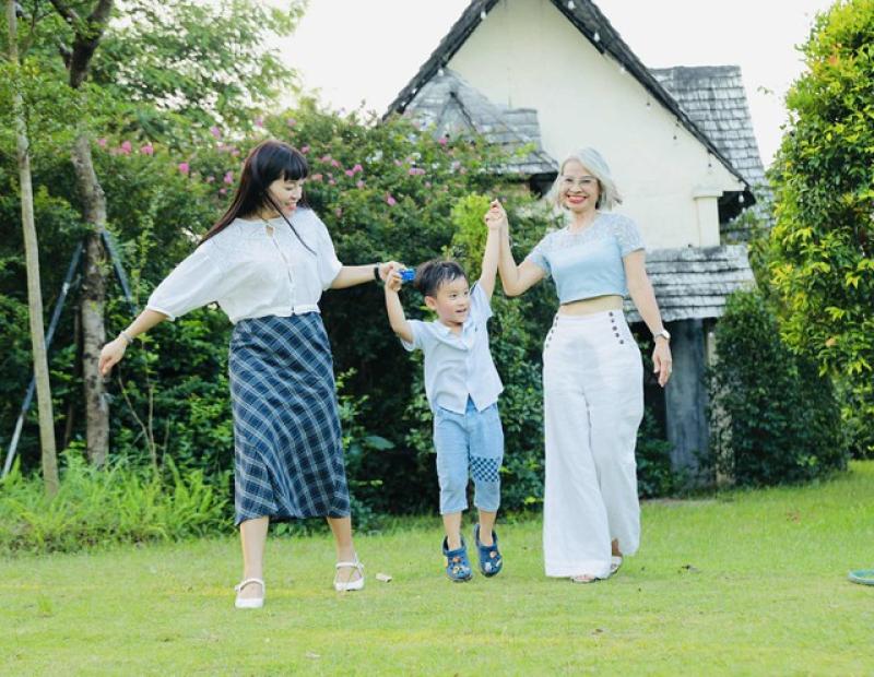 Chị ngọai tự tin tỏa sáng với tóc bạc , vòng eo con kiến ở tuổi 60 - Ảnh 4.