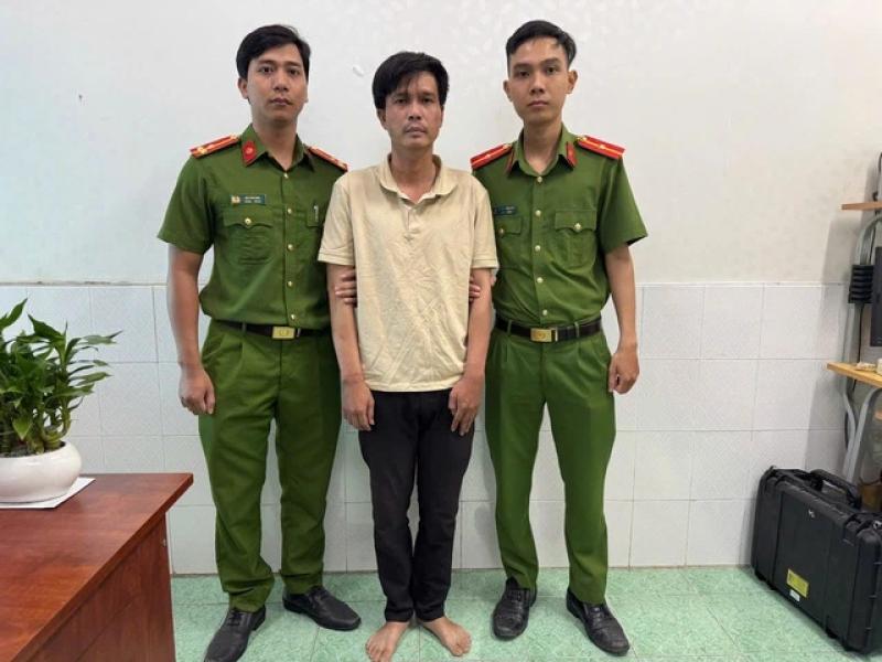 Bắt khẩn cấp kẻ giả vờ mua hàng, cướp giật tiền của bé gái 11 tuổi - Ảnh 1.