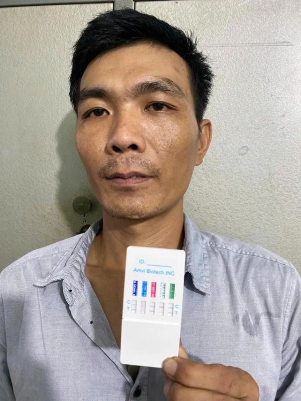 Bắt nghi phạm livestream đánh phụ nữ ôm con nhỏ ở phương Thủ Dầu Một - Ảnh 1.