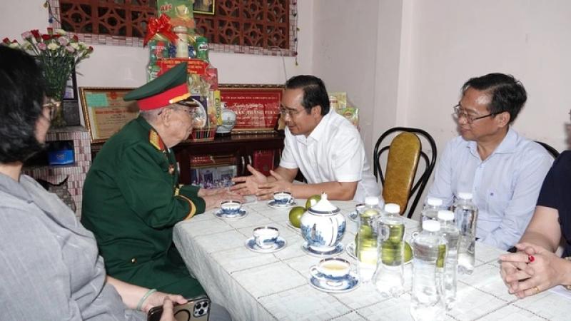 Chủ tịch Nguyễn Văn Được thăm đại tá trải qua 3 cuộc chiến - Ảnh 1.