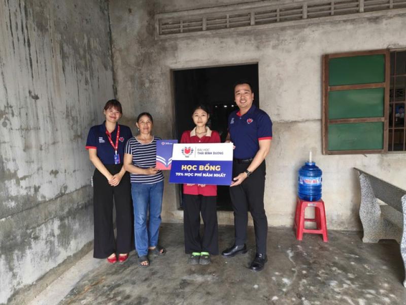 Trường đại học Thái Bình Dương trao học bổng cho những 'chiến binh' nghị lực phi thường- Ảnh 2. Trường đại học Thái Bình Dương trao học bổng cho những 'chiến binh' nghị lực phi thường- Ảnh 2.