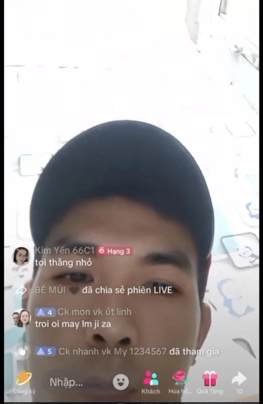 Nam thanh niên livestream đánh phụ nữ ôm con nhỏ ở phường Thủ Dầu Một- Ảnh 3. Nam thanh niên livestream đánh phụ nữ ôm con nhỏ ở phường Thủ Dầu Một- Ảnh 3.