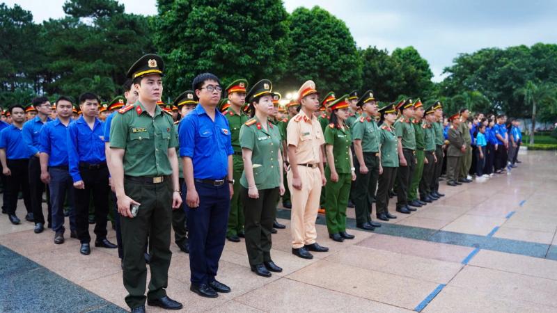 Tuổi trẻ Đắk Lắk thắp nến tri ân anh hùng liệt sĩ- Ảnh 2.