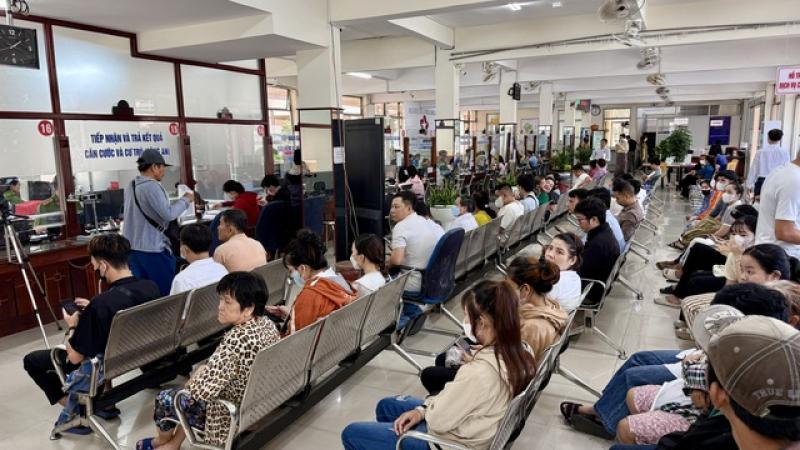TP.HCM: Bí thư Lái Thiêu muốn đưa Trung tâm phục vụ hành chính công về khu phố- Ảnh 2. TP.HCM: Bí thư Lái Thiêu muốn đưa Trung tâm phục vụ hành chính công về khu phố- Ảnh 2.