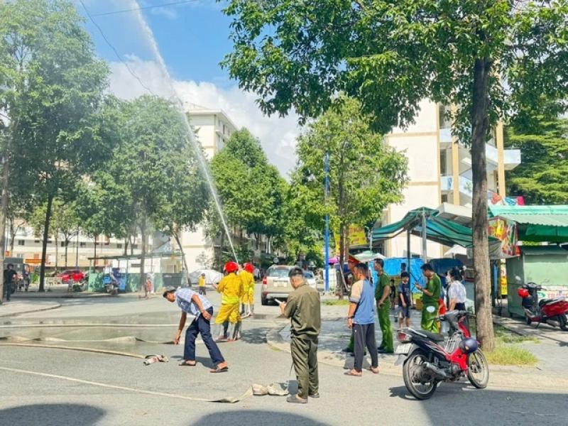 TP.HCM: Quét mã QR phòng chống cháy nổ ở các chung cư, nhà ở xã hội- Ảnh 1. TP.HCM: Quét mã QR phòng chống cháy nổ ở các chung cư, nhà ở xã hội- Ảnh 1.