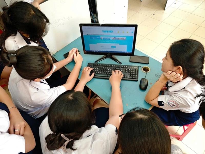 Dự báo điểm chuẩn đại học 2025 sẽ giảm sâu , ngành hot vẫn giữ ổn định - Ảnh 1.
