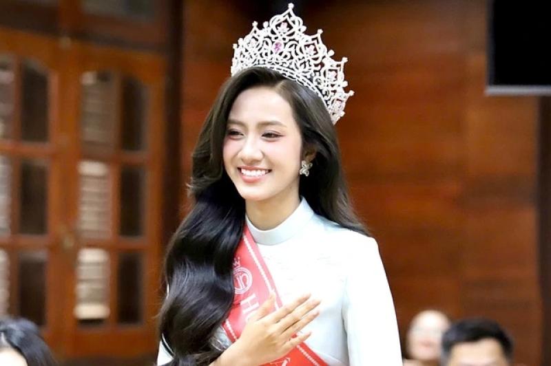 Hoa hậu Hà Trúc Linh: Tuổi trẻ hãy mạnh dạn và tự tin - Ảnh 1.