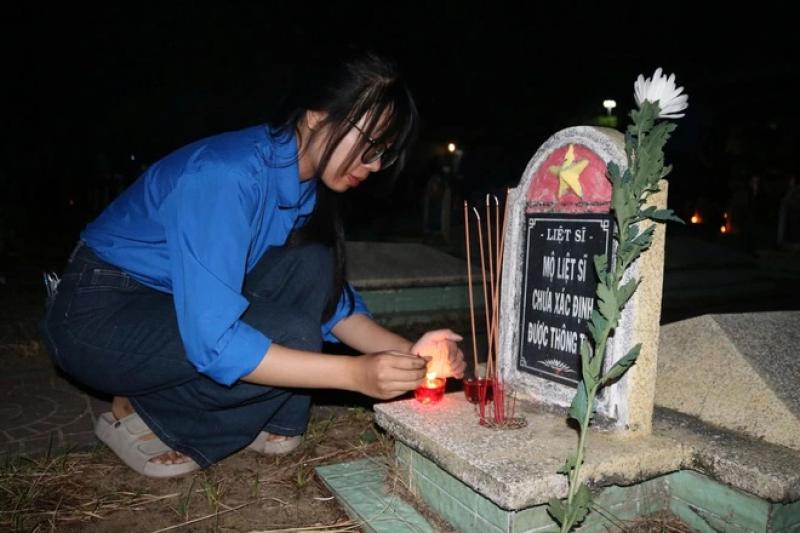 Tuổi trẻ Đắk Lắk thắp nến tri ân anh hùng liệt sĩ- Ảnh 7.