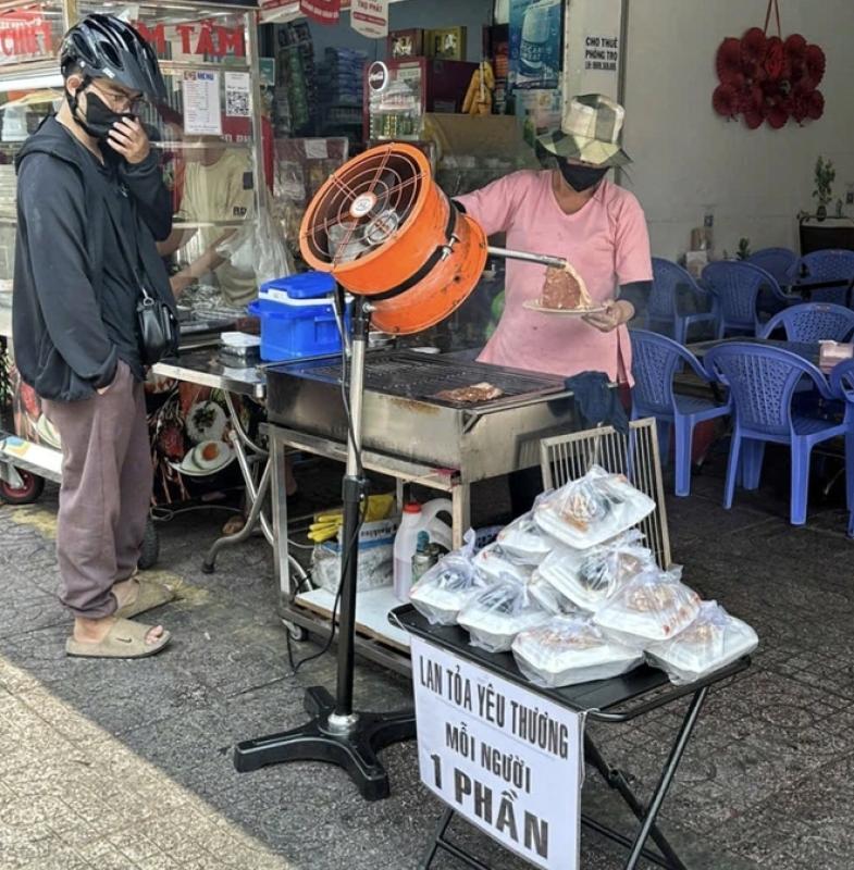 Phường mới ở TP.HCM: 'Thấy là thương' những bảng thông báo miễn phí, nghĩa tình, hào sảng - Ảnh 9.
