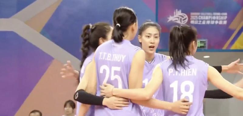 Đội tuyển bóng chuyền nữ Việt Nam bại trận trước đối thủ Trung Quốc có chiều cao ‘khủng’- Ảnh 1. Đội tuyển bóng chuyền nữ Việt Nam bại trận trước đối thủ Trung Quốc có chiều cao ‘khủng’- Ảnh 1.