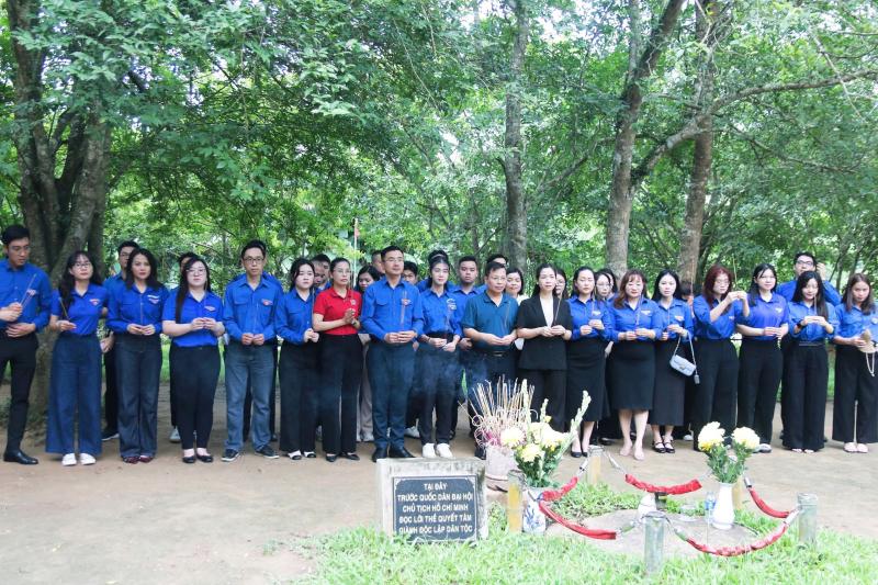 Đoàn Thanh niên Mặt trận Tổ quốc, các đoàn thể T.Ư hành trình về nguồn - Ảnh 1.