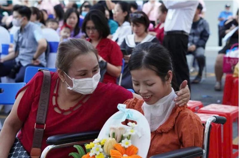 Sinh tử với bệnh hiếm: Đôi tay ‘hồi sinh’ hy vọng - Ảnh 4.