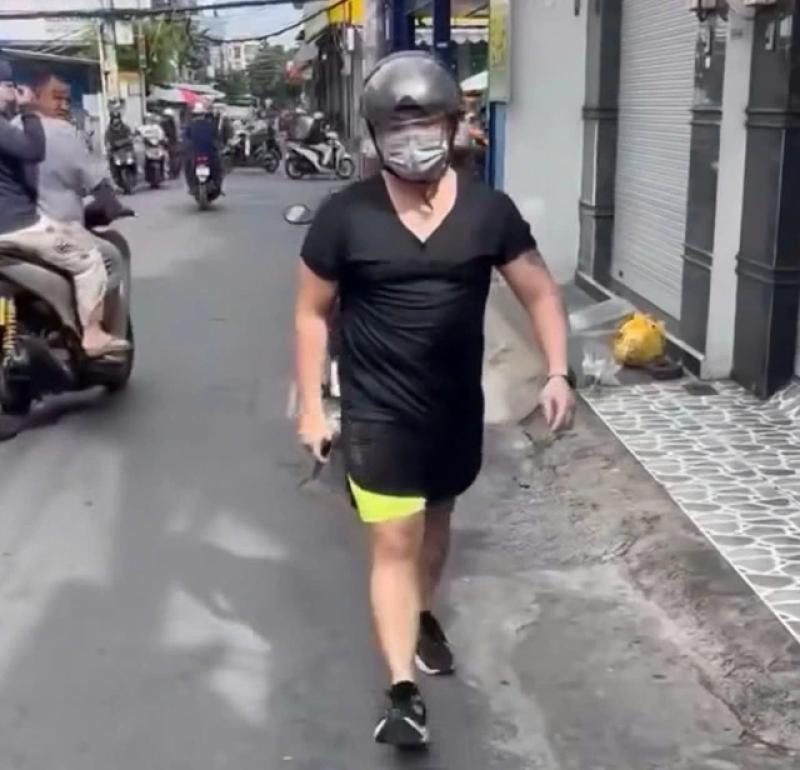 TP.HCM: Tạm giữ kẻ cầm dao đe dọa người đi đường ở phường Thông Tây Hội- Ảnh 1. TP.HCM: Tạm giữ kẻ cầm dao đe dọa người đi đường ở phường Thông Tây Hội- Ảnh 1.