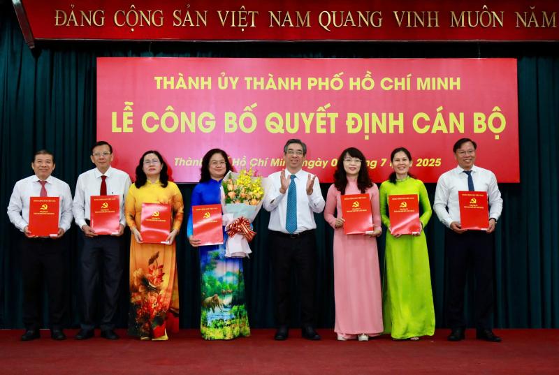 Ông Nguyễn Thanh Nghị: 'Hôm nay là ngày đặc biệt với TP.HCM' - Ảnh 8.