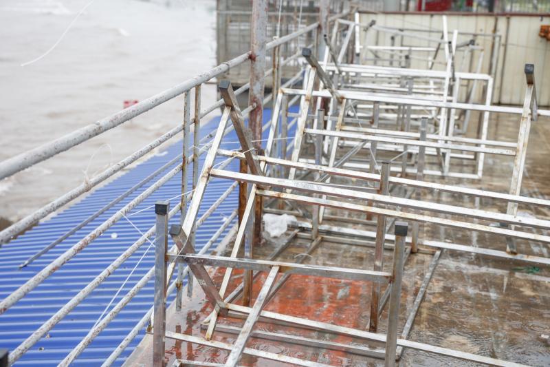 Hàng trăm tàu cá neo đậu về bờ biển Ninh Bình tránh bão số 3 (Wipha) - Ảnh 12.