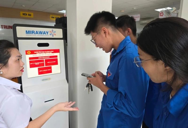 Đồng loạt lập đội thanh niên tình nguyện chuyển đổi số - Ảnh 3.
