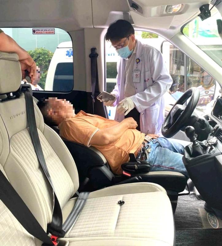 Nam tài xế trẻ đột quỵ tại ghế lái sau khi vừa trả khách - Ảnh 1.