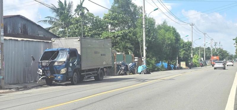 TP.HCM: Tai nạn liên hoàn ở xã Xuân Thới Sơn, 2 người bị thương nặng- Ảnh 1. TP.HCM: Tai nạn liên hoàn ở xã Xuân Thới Sơn, 2 người bị thương nặng- Ảnh 1.