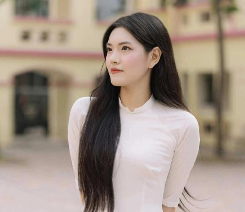 Những thí sinh đạt 9.75 điểm văn thi tốt nghiệp THPT đã học - Ảnh 2. Những thí sinh đạt 9.75 điểm văn thi tốt nghiệp THPT đã học - Ảnh 2.