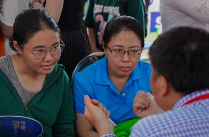 Khi ba mẹ thích con đi làm công sở, con lại muốn làm nghề nghiệp tự do... - Ảnh 2.