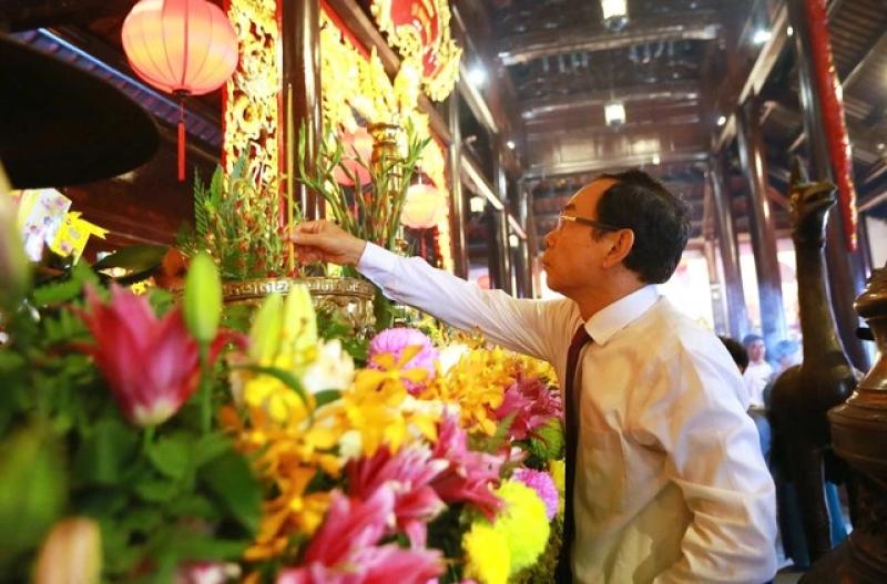 Lãnh đạo TP.HCM dâng hương tưởng nhớ anh hùng, liệt sĩ tại đặc khu Côn Đảo- Ảnh 2. Lãnh đạo TP.HCM dâng hương tưởng nhớ anh hùng, liệt sĩ tại đặc khu Côn Đảo- Ảnh 2.