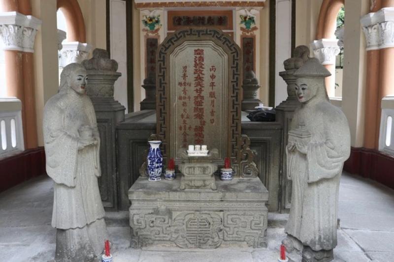 Mộ cổ 129 năm ở TP.HCM, của đại gia giàu thứ 3 Sài Gòn xưa- Ảnh 2. Mộ cổ 129 năm ở TP.HCM, của đại gia giàu thứ 3 Sài Gòn xưa- Ảnh 2.