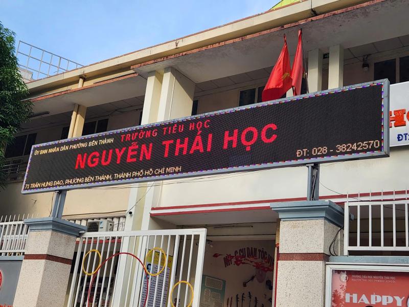 TP.HCM sau sáp nhập: Biển tên trường học 'thay áo mới', cập nhật phường, xã - Ảnh 5.