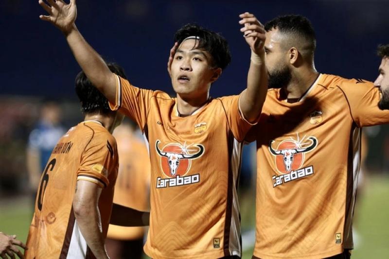 CLB CAHN 'săn' sao Việt kiều và ngọc quý HAGL: HLV Polking xây hàng thủ thép- Ảnh 2. CLB CAHN 'săn' sao Việt kiều và ngọc quý HAGL: HLV Polking xây hàng thủ thép- Ảnh 2.