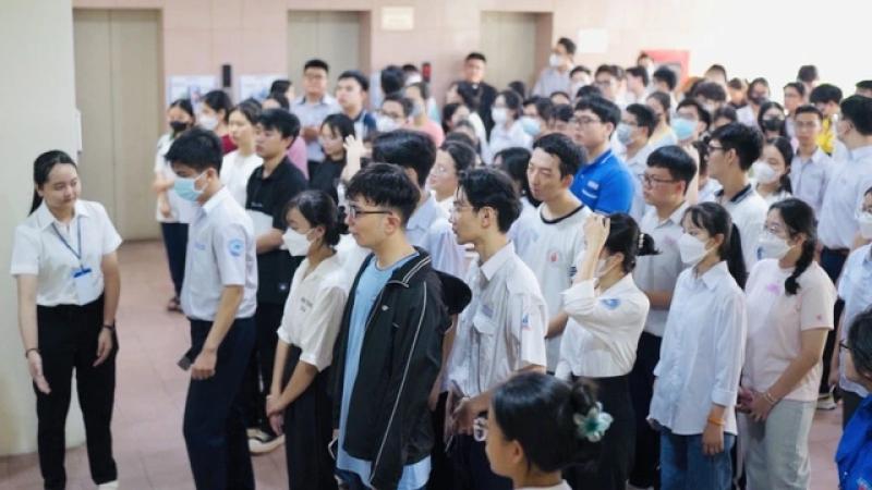 Điểm sàn và điểm chênh lệch các tổ hợp xét tuyển Trường ĐH Công thương TP.HCM - Ảnh 1.