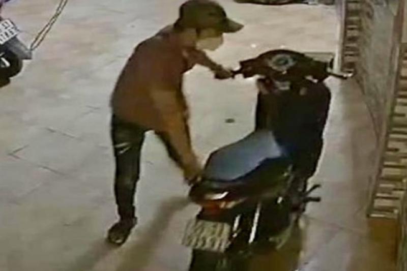 Từ vụ trộm xe máy, Công an TP.HCM bắt nhóm liên quan ma túy - Ảnh 1.